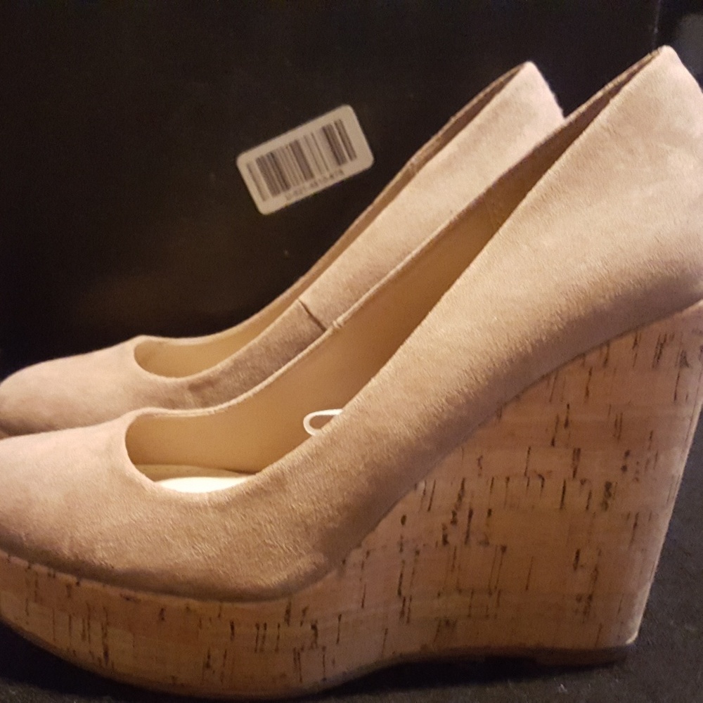 Suede Neutral wedges size 5.5/6